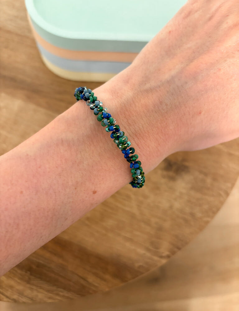 bracelet spirale perles rocaille vert bleu