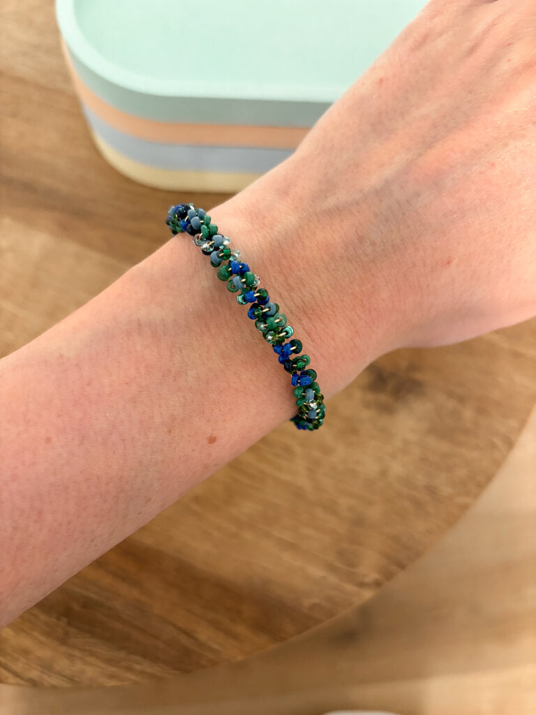 bracelet spirale perles rocaille vert bleu